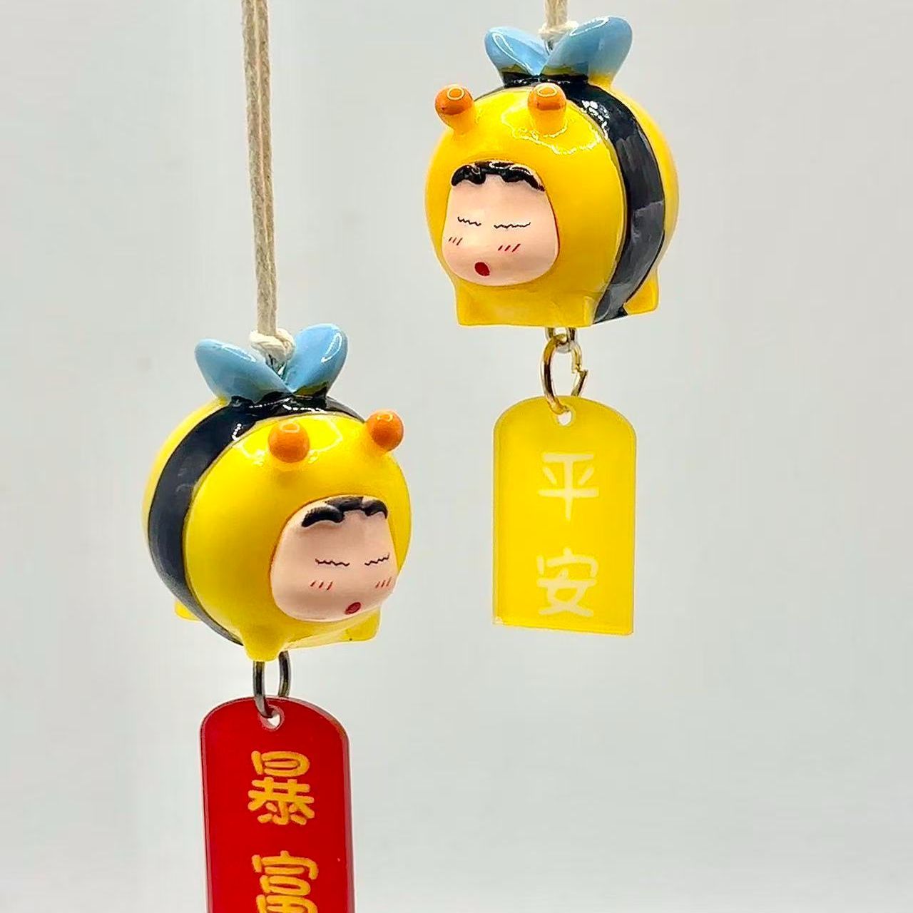 Car Mirror - Figur Cosplay Crayon Shin-chan Bee, Gantungan